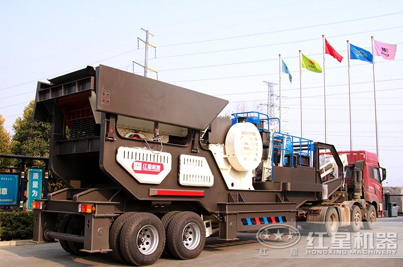 時(shí)產(chǎn)200噸小型移動破碎車，配顎破機(jī)，發(fā)往湖北市場