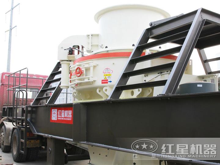 HVI沖擊式移動(dòng)破碎站，產(chǎn)量70-585t/h，稀油自潤(rùn)滑