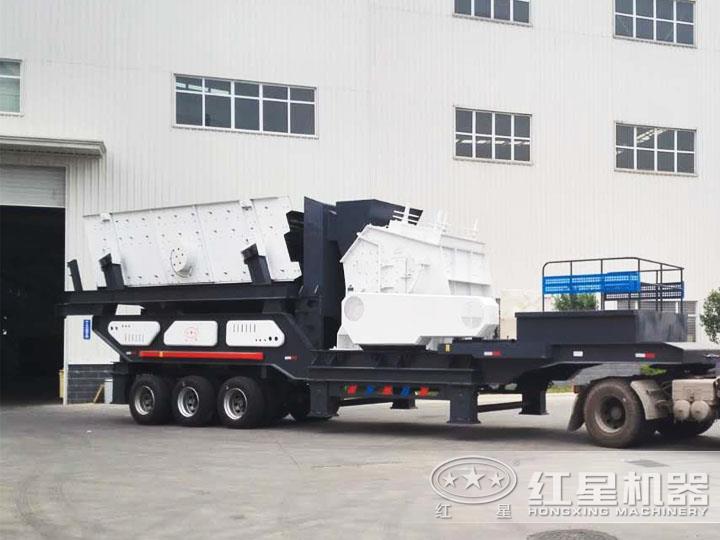反擊破移動(dòng)破碎機(jī)、二段破碎粒度均勻，產(chǎn)量高