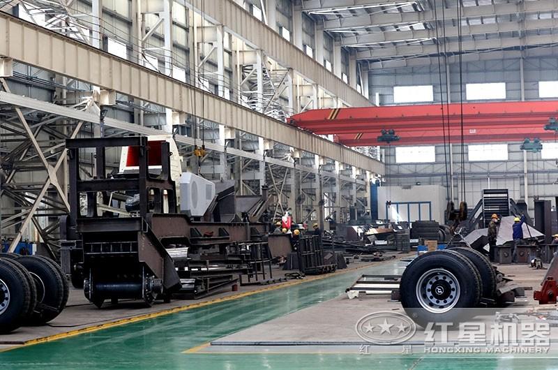 可流動(dòng)的全自動(dòng)錘式粉碎機(jī)車間生產(chǎn)，工匠精神，性能優(yōu)良