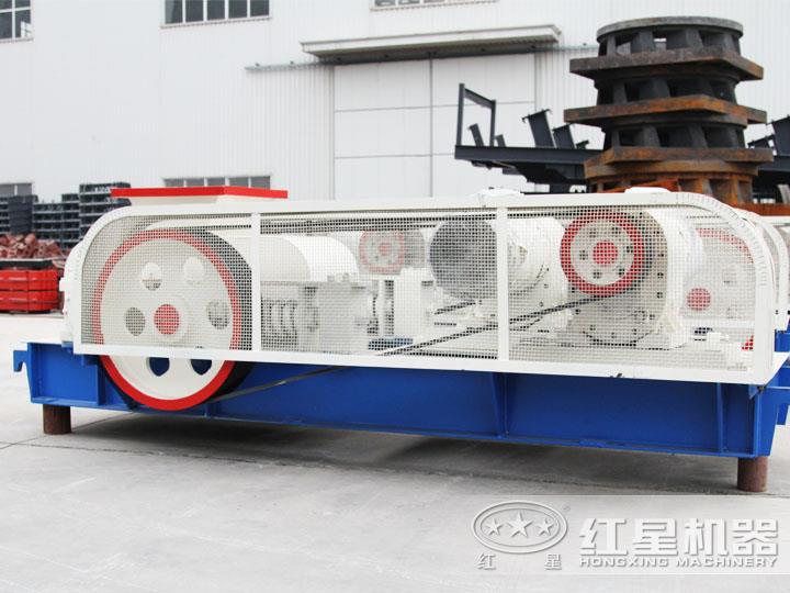 強(qiáng)力齒輥破碎機(jī)，體積小，破碎比大
