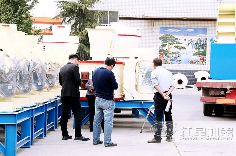 紅星立式復(fù)合破碎機(jī)價格合理，客戶選型