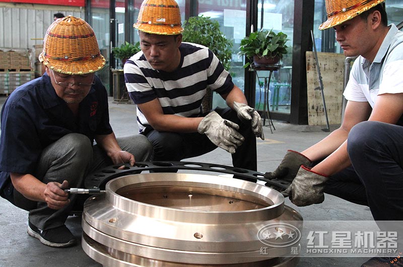 紅星圓錐破碎機(jī)有嚴(yán)格的技術(shù)、質(zhì)量控制